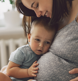 Annoncer sa grossesse à l'aîné : nos idées originales et conseils par âge