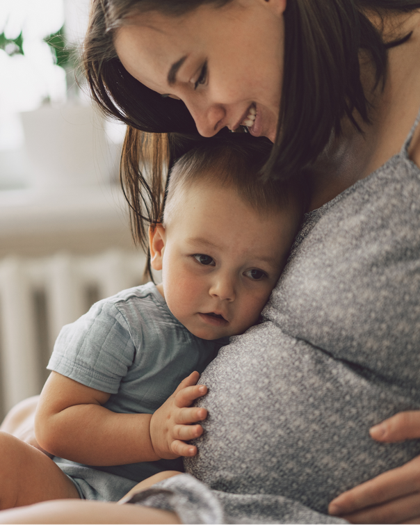 Annoncer sa grossesse à l'aîné : nos idées originales et conseils par âge