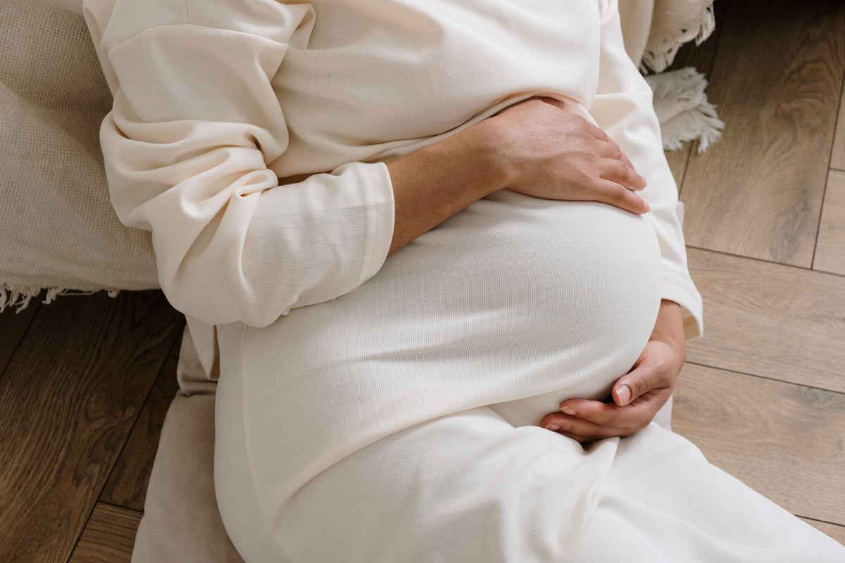 Douleur ligamentaire pendant la grossesse : causes, soulagements et quand consulter