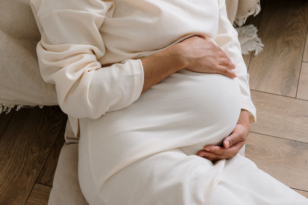 Douleur ligamentaire pendant la grossesse : causes, soulagements et quand consulter