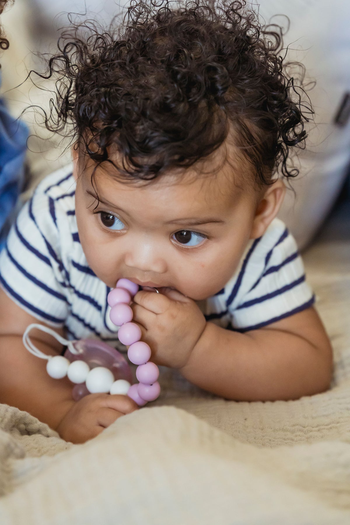 Combien de temps dure une poussée dentaire ? Durée et symptômes